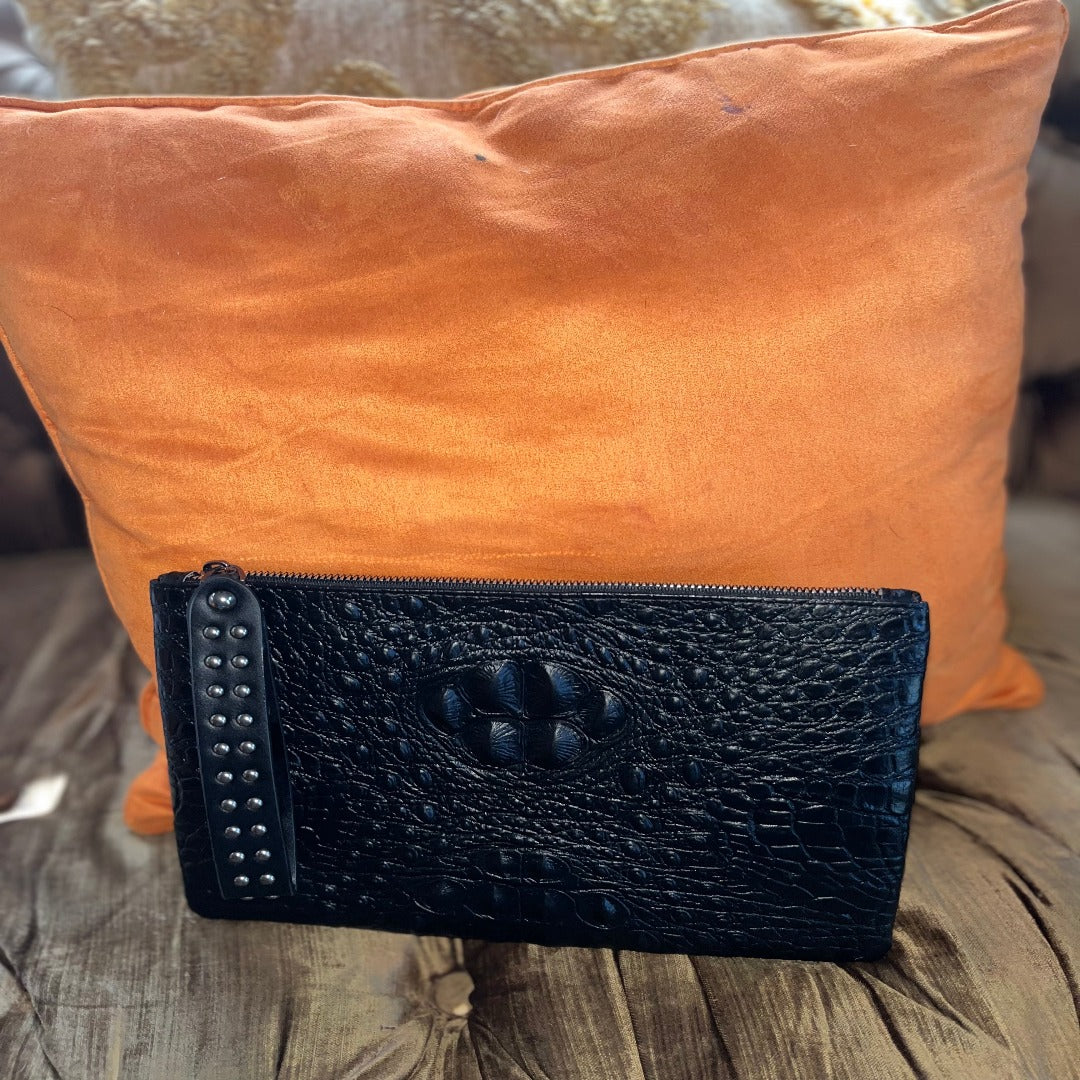 black purse, black bag, black cluth, black wristlet, wristlet keychain, wristlet wallet